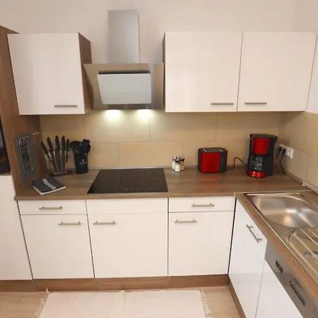 Roessle Apartment *