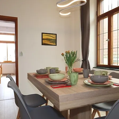 Roessle Apartment *